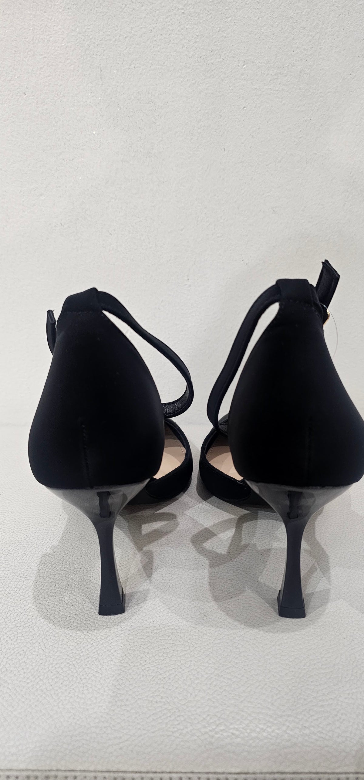 Scarpe Décolleté Nere in Camoscio con Cinturino alla Caviglia e Tacco Rocchetto