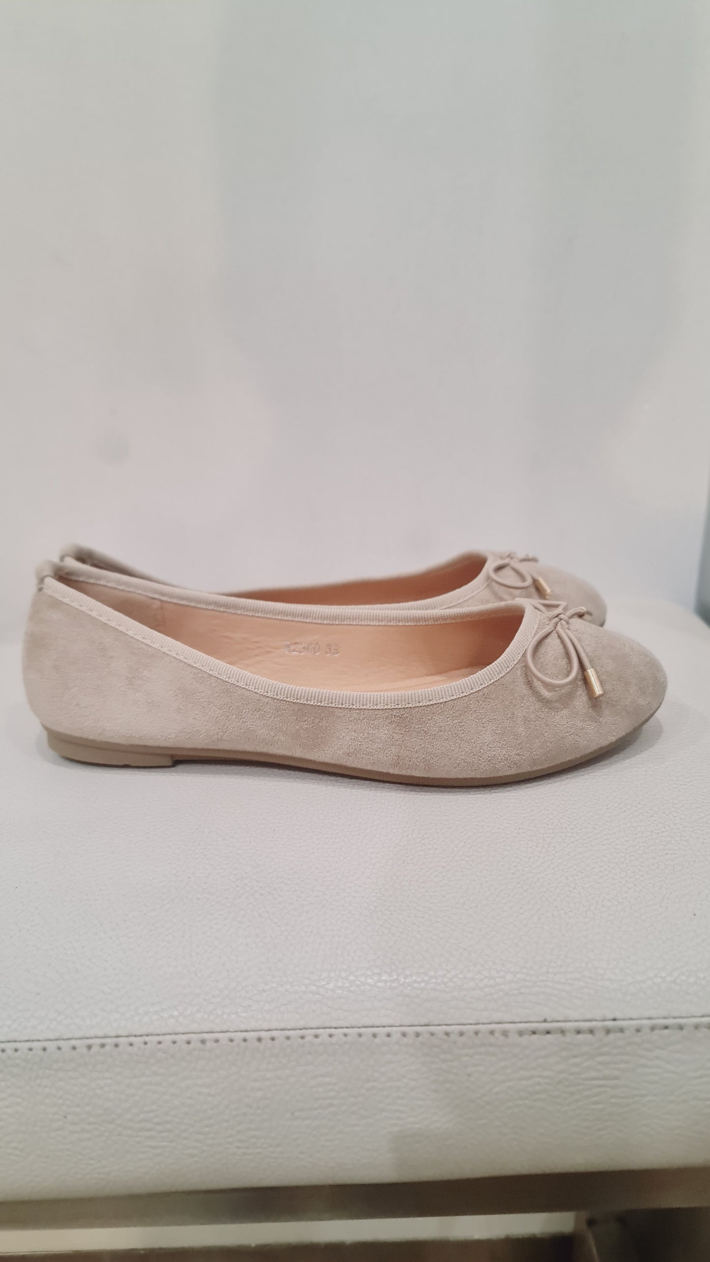 Ballerine Classiche in Faux Suede con Fiocco Elegante