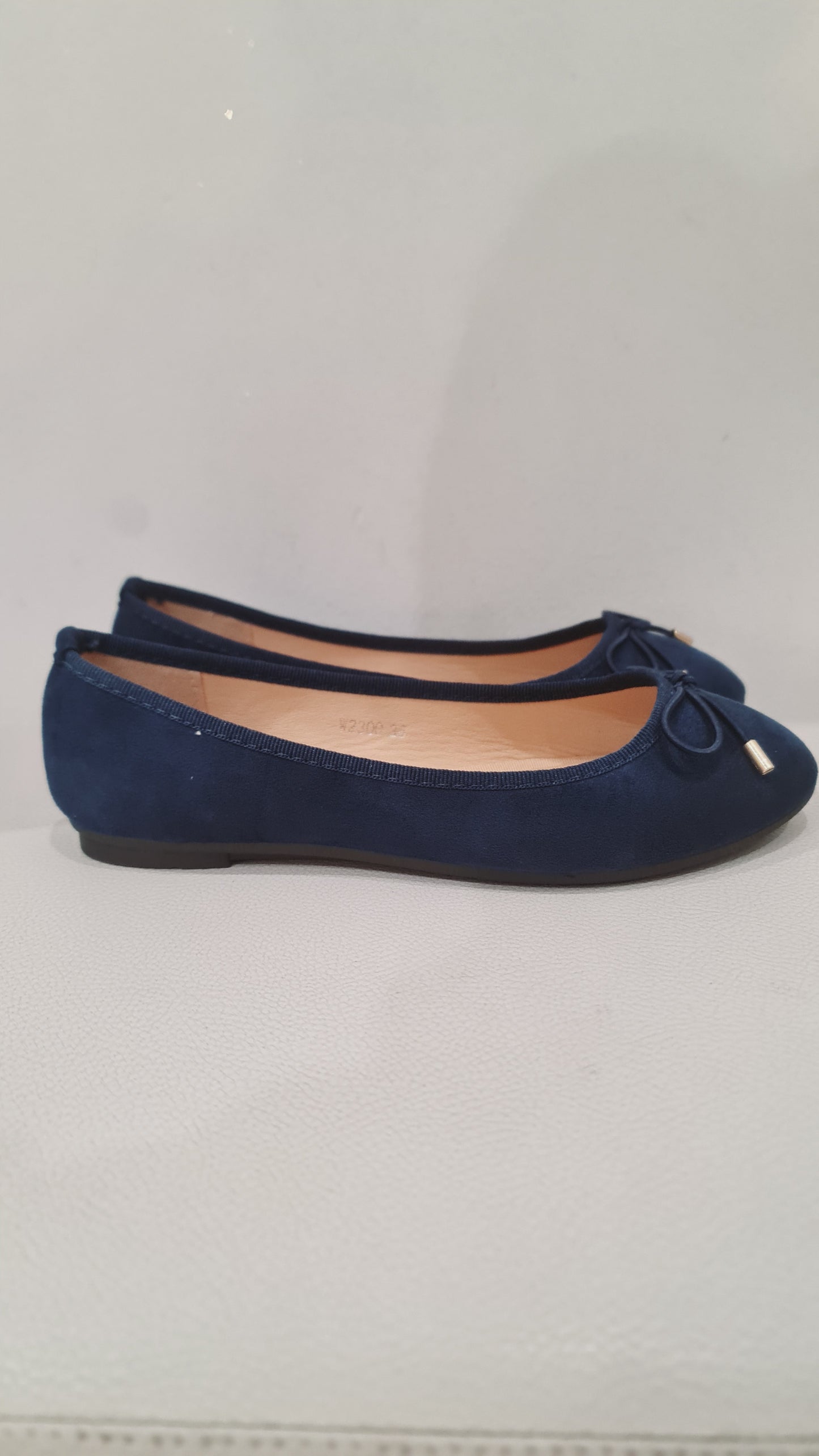 Ballerine Classiche in Faux Suede con Fiocco Elegante
